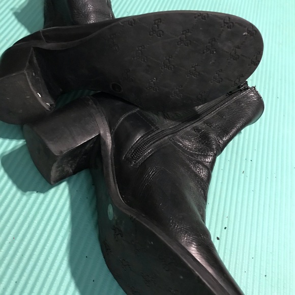 Boot - Picture 4 of 5